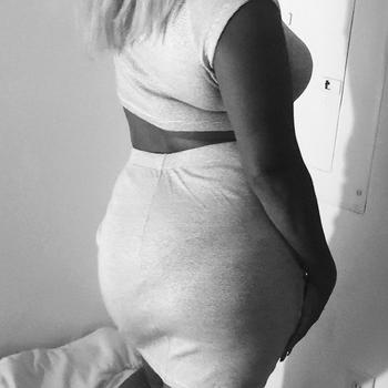 , 25  female escort, Norfolk