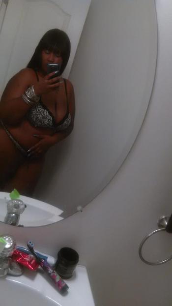 , 24  female escort, Norfolk