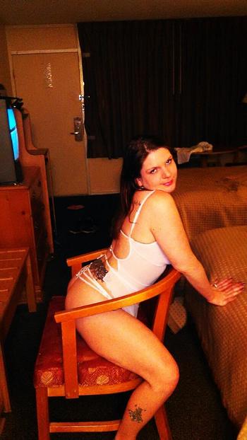, 25  female escort, Norfolk