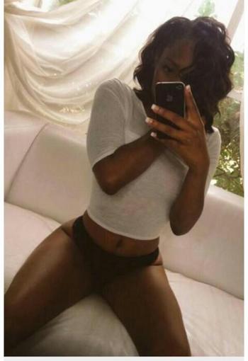 , 23  female escort, Norfolk