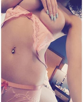 , 22  female escort, Norfolk