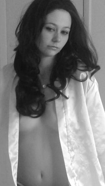 , 21  female escort, Norfolk