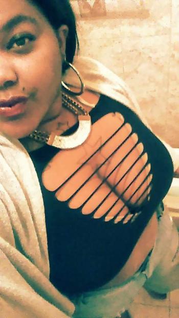 , 23  female escort, Norfolk