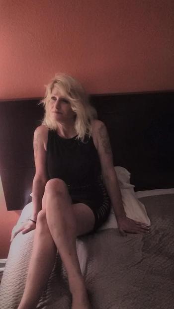 , 45  female escort, Norfolk