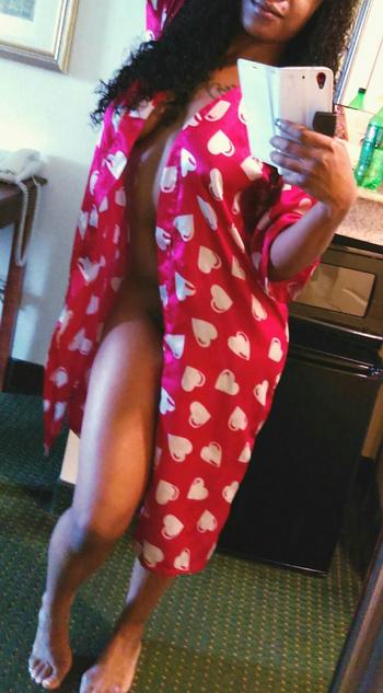 , 23  female escort, Norfolk