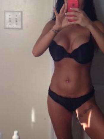 , 27  female escort, Norfolk