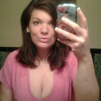 , 23  female escort, Norfolk