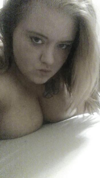 , 23  female escort, Norfolk