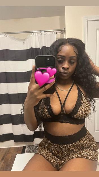 Tiny, 24  female escort, Norfolk