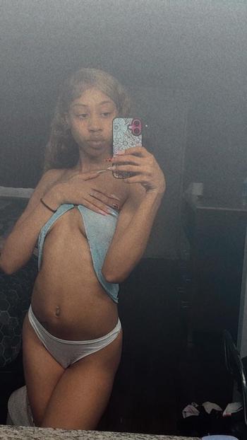 Niomi, 22  female escort, Norfolk