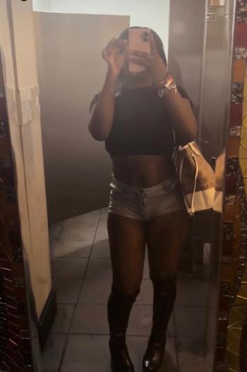 Cocoa, 22  female escort, Norfolk